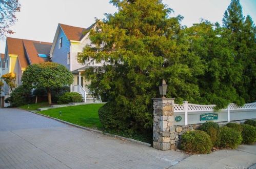 37 Davenport Ave, Greenwich, CT 06830-7176