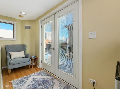 1010 Crosby St, Chicago IL 60610-2405 exterior