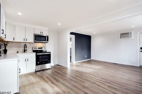 22 Northwestern Trl, Hopatcong NJ  07843-1520 exterior