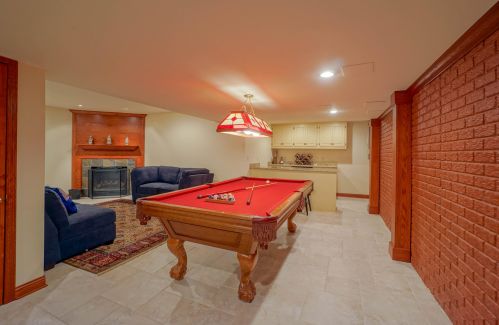 4501 121, Milwaukee WI 53228-2490 exterior