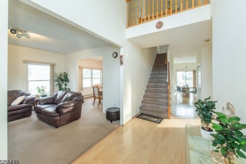 11 Chadd Ct, Parsippany, NJ 07054-2950