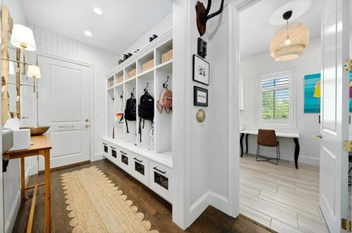 11428 Clayton Rd, Saint Louis MO 63131-2502 exterior