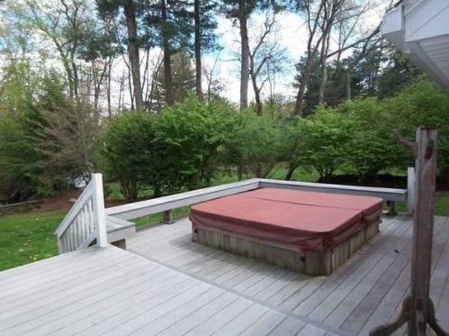 59 Blueberry Hill Rd, Springfield MA  01106-1662 exterior