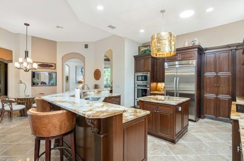 9054 Shenendoah Cir, Naples FL 34113-1663 exterior