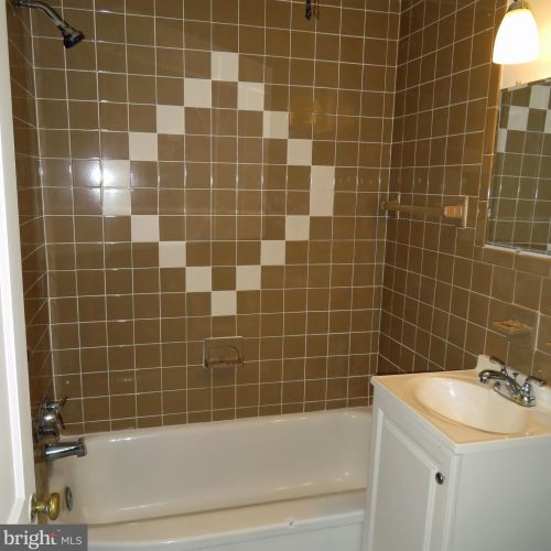 202 Marks Ave, Darby PA 19023-1712 exterior