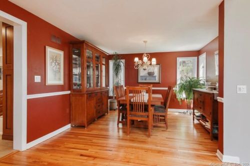 2 Deepwood Dr, Farmington CT 06032-1147 exterior