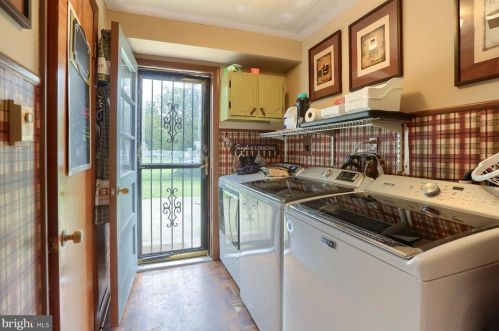 1918 Northbrook Dr, Lancaster PA 17601-4916 exterior