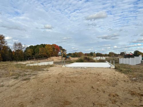 570 Pioneer Trl, Cedar Springs, MI 49319