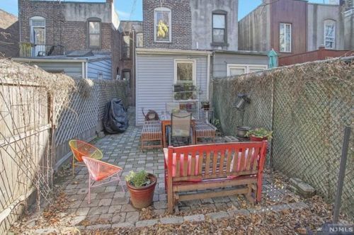 593 Gregory Ave, Union City NJ 07086-5878 exterior