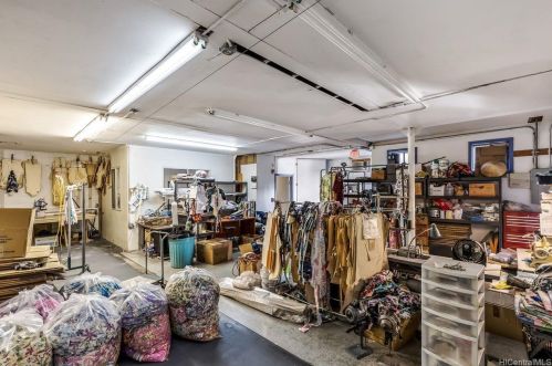 1734 Kahai St, Honolulu HI 96819-3913 exterior