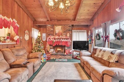 550 Dixie Dr, Pittsburgh PA 15235-4528 exterior