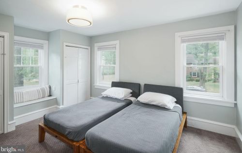 400 Beechwood Ave, Tavistock NJ 08033-1105 exterior