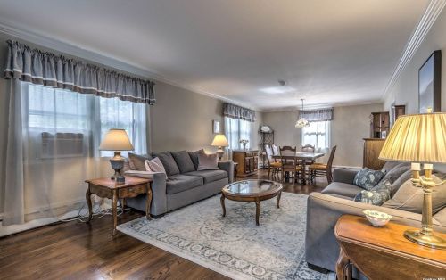 148 Frederick Ave, Babylon NY 11702-2103 exterior