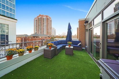 1630 Pr Ave, Chicago IL 60653-3207 exterior