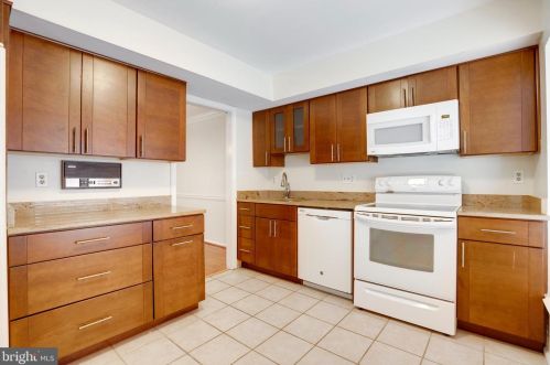 7 Grace Church Ct, Silver Spring MD  20910-2161 exterior