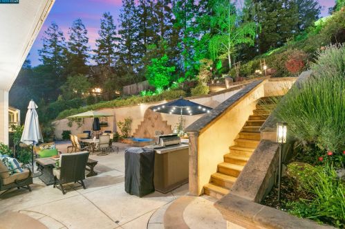 1170 Ridgemont Pl, Concord CA 94521-4831 exterior