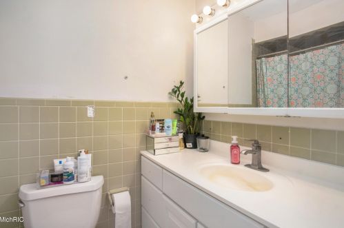 8696 Mdw Ln, Berrien Springs MI 49103-1426 exterior