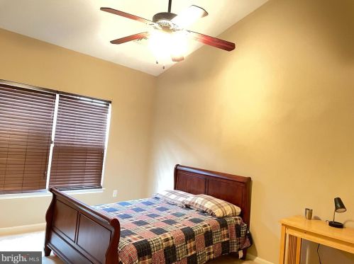 142 Merlin Dr, Hummelstown PA exterior