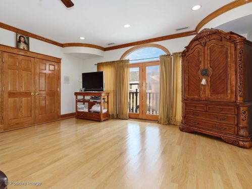 837 Linden Ave, Elmhurst IL 60126-4538 exterior