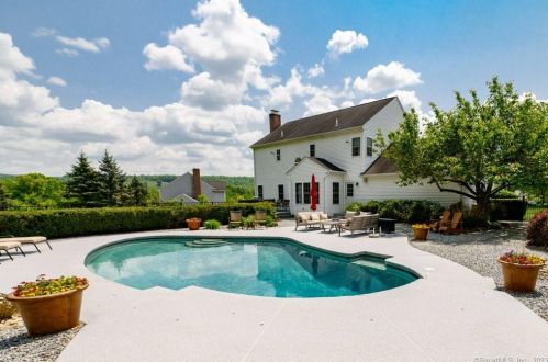 20 Patricks Ct, Wallingford, CT 06492-2692