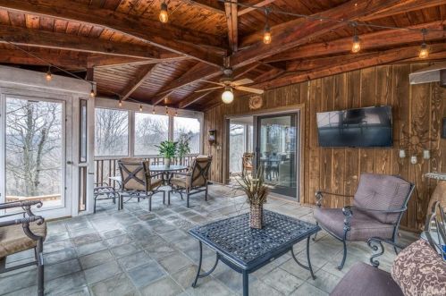 5 Fox Run, Armonk NY 10504-1011 exterior