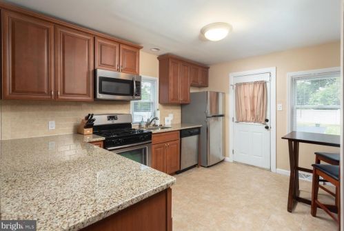 408 Route 156, Trenton NJ 08620-1728 exterior