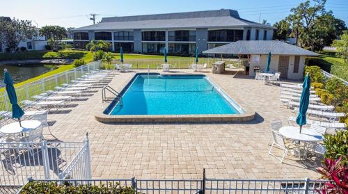 338 Charlemagne Blvd, Naples FL 34112-7084 exterior