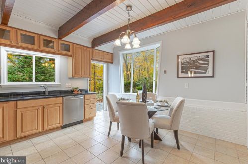 5837 Biscayne Dr, Alexandria VA  22303-1925 exterior