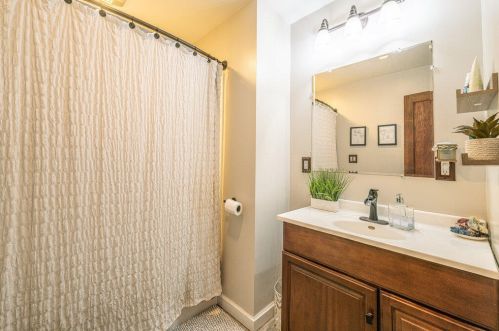 106 Hamilton St, Dowagiac MI  49047-1223 exterior