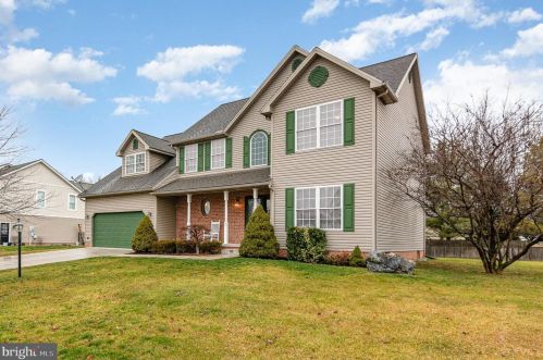 1 Hickory Ln, Littlestown PA 17340-9173 exterior