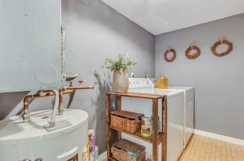 1502 Oriole Ln, Saint Louis MO 63144-1110 exterior