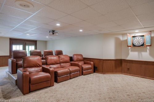 5394 Abbey Rd, Rochester MI 48307-2400 exterior