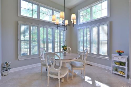 17 Caruso Pl, Armonk NY 10504-1366 exterior