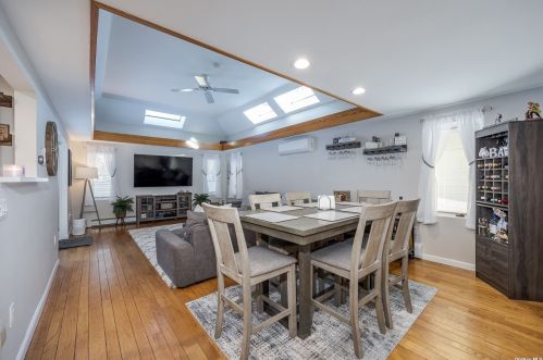 51 Fordham St, Valley Stream NY 11581-3223 exterior