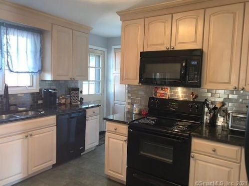 34 Laurel Dr, Killingly CT 06241-2217 exterior