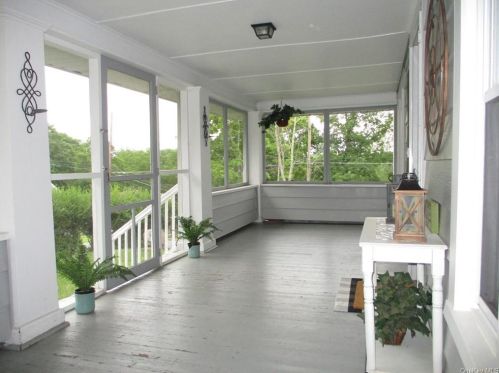 64 Roosevelt Ave, Middletown NY 10940-4633 exterior