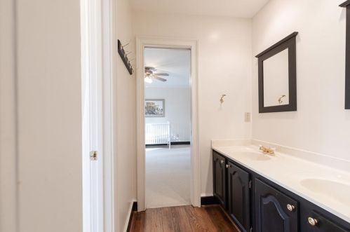 1552 Barrington Ct, Atlanta GA exterior