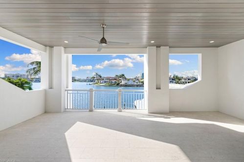 3139 Leeward Ln, Naples FL 34103-4038 exterior