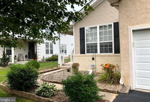 71 Chamber Ln, Columbus, NJ 08022-2374