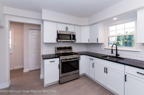 523 Holmes Ave, Lacey NJ  08731-1509 exterior