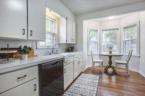 884 Hollywood St, Grand Rapids MI 49505-3812 exterior