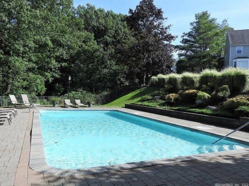 120 Prospect St, Ridgefield CT 06877-4656 exterior