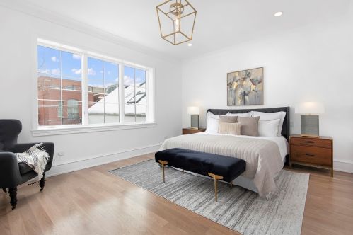 2137 Clifton Ave, Chicago IL 60614-4116 exterior