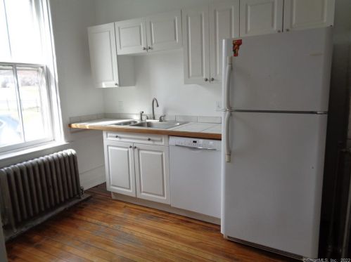 18 Maple Ave, Windsor Locks CT  06096-1434 exterior