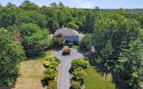 31 Hadrian Dr, Livingston, NJ 07039-3419