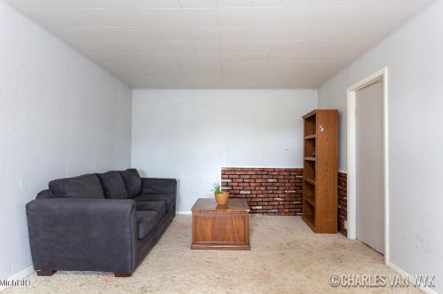 305 Jones St, Grant MI 49327-9143 exterior