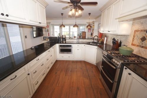 61 Coldevin Rd, Clark NJ  07066-1206 exterior