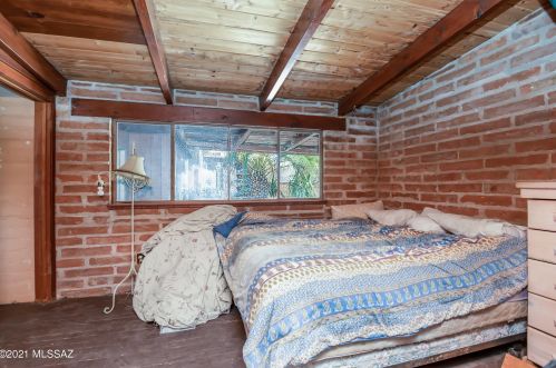 5749 Lee St, Tucson AZ 85719-3900 exterior