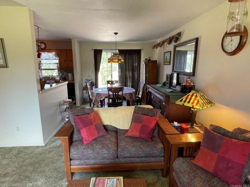 1065 Dolsontown Rd, Middletown NY 10940-4749 exterior