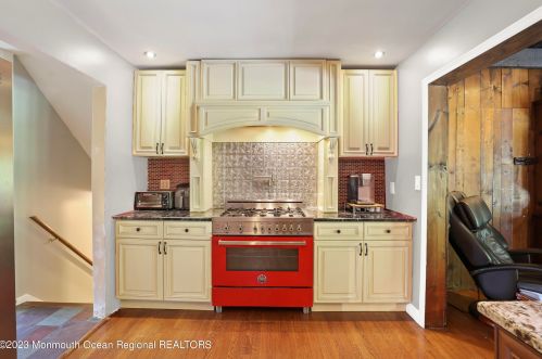 53 Arlene Dr, West Long Branch NJ 07764-1100 exterior